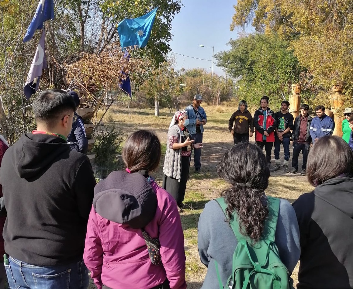 Estudiantes de Agricultura Ecológica realizaron clase práctica en espacio ceremonial mapuche